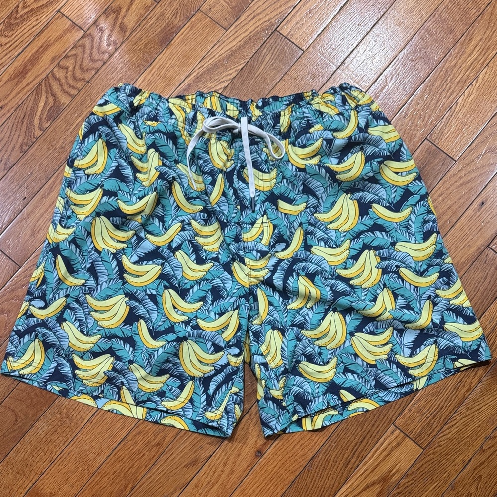 Vibrant Banana Leaf Men's Board Shorts